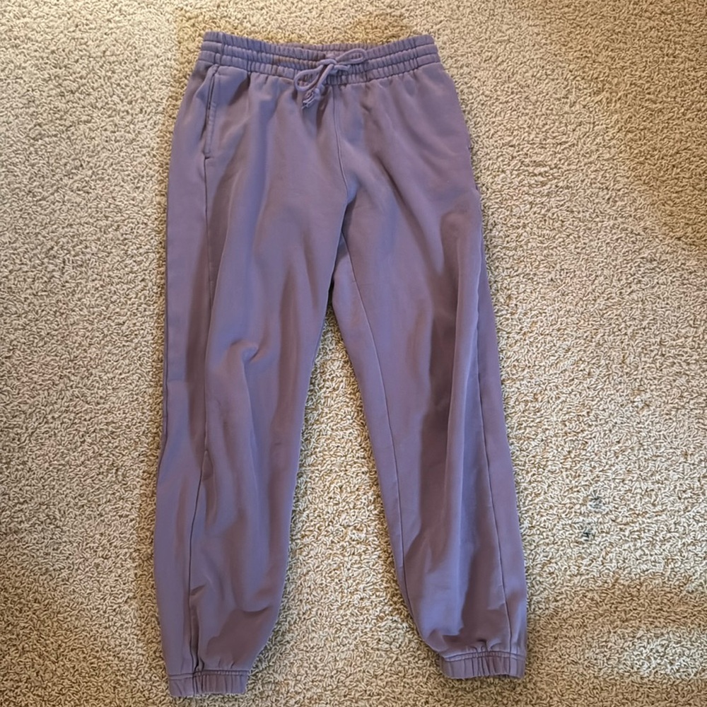 Aritzia TNA purple cozy fleece sweatpants. Size small. Cuffed bottom.